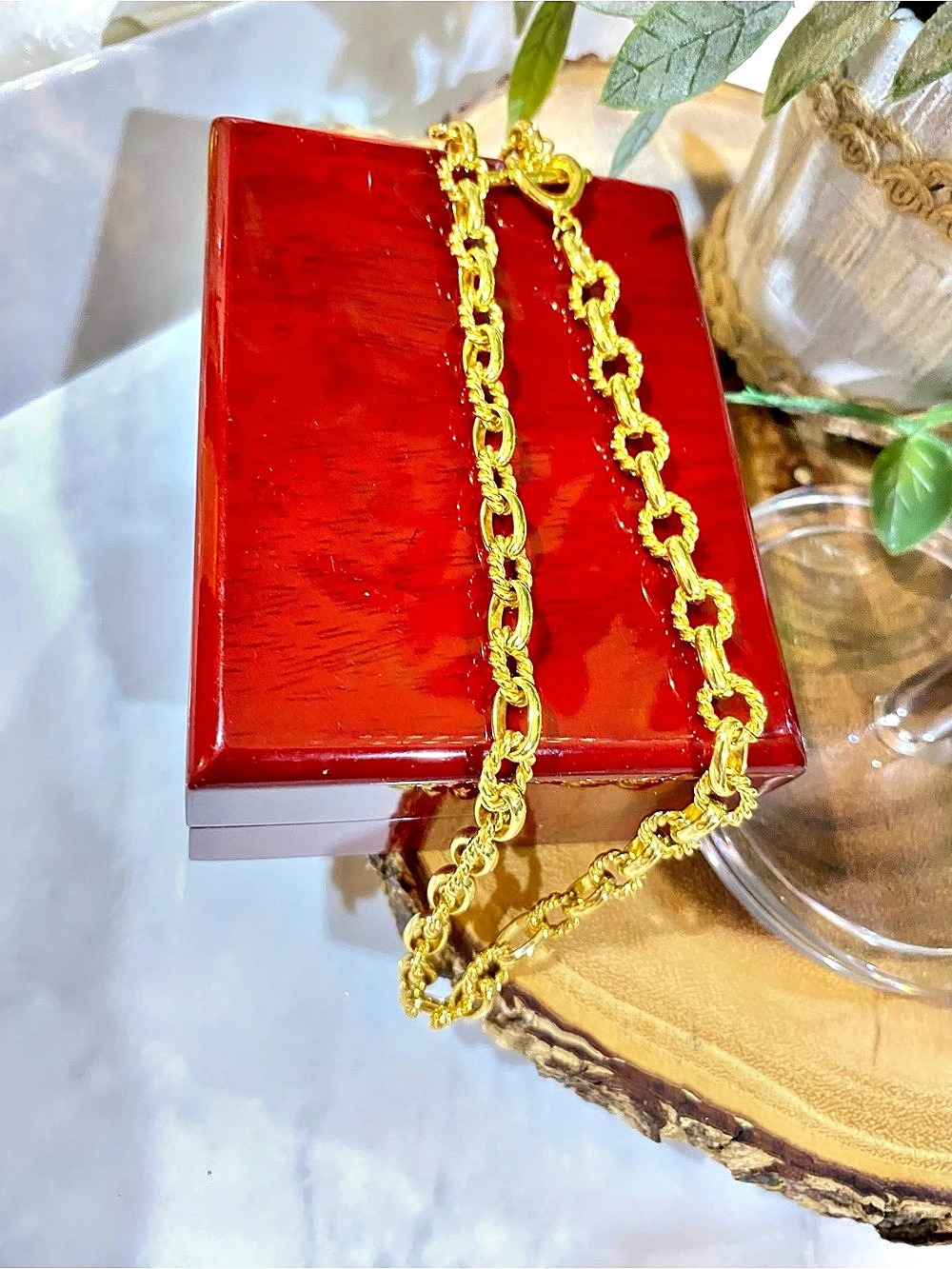 NWT Gold-Tone Toggle Link Necklace